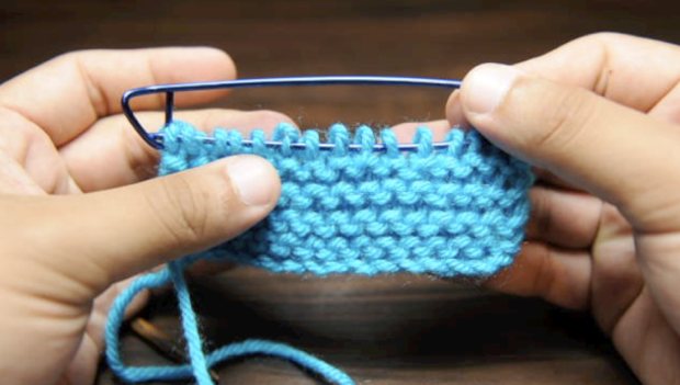 How to Knit: Using a Stitch Holder - New Stitch A Day