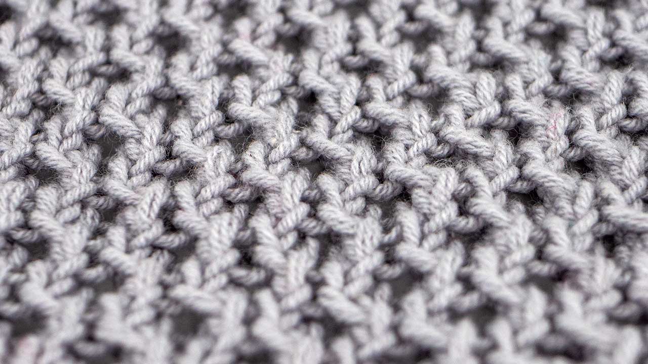 Close Up of the Ray of Honey Cable Stitch Knitting Pattern