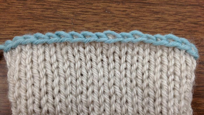 Example of the Russian bind off in a contrasting color