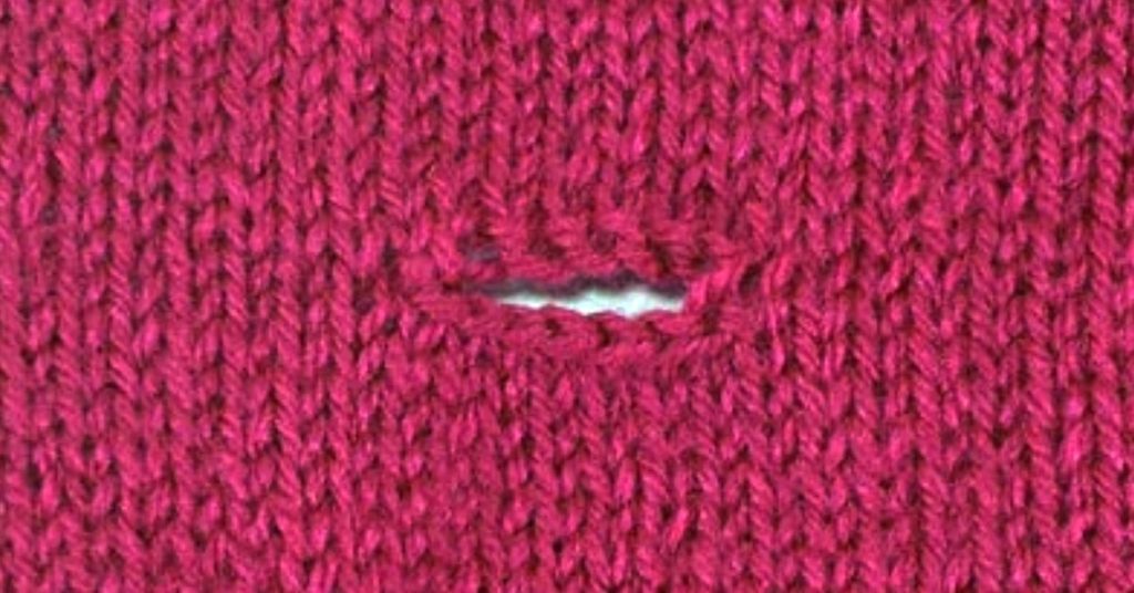 Example of a Knit One Row Button Hole